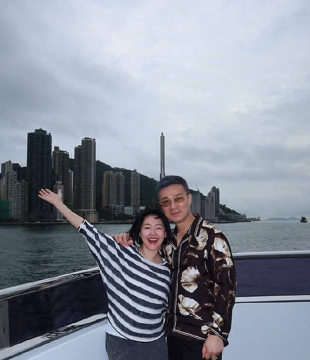 小S香港全家游走出低谷：和许雅钧打破婚变传闻，俩女儿美似超模 - 5