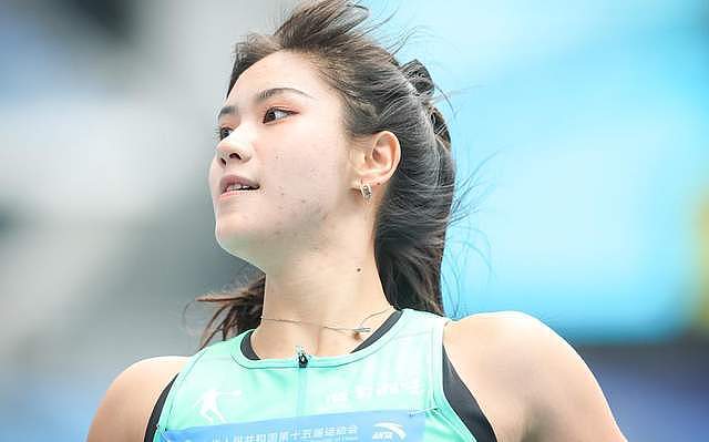 跨栏美女夏思凝放弃亚运选拔，喷子攻击：改行做网红又找受伤借口 - 1