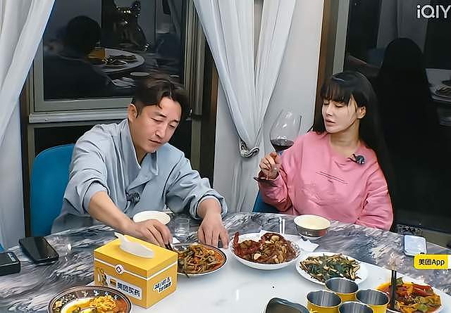 邹市明冉莹颖饭局冷战:老公因她离席半小时黑脸,可她是为了孩子 - 4