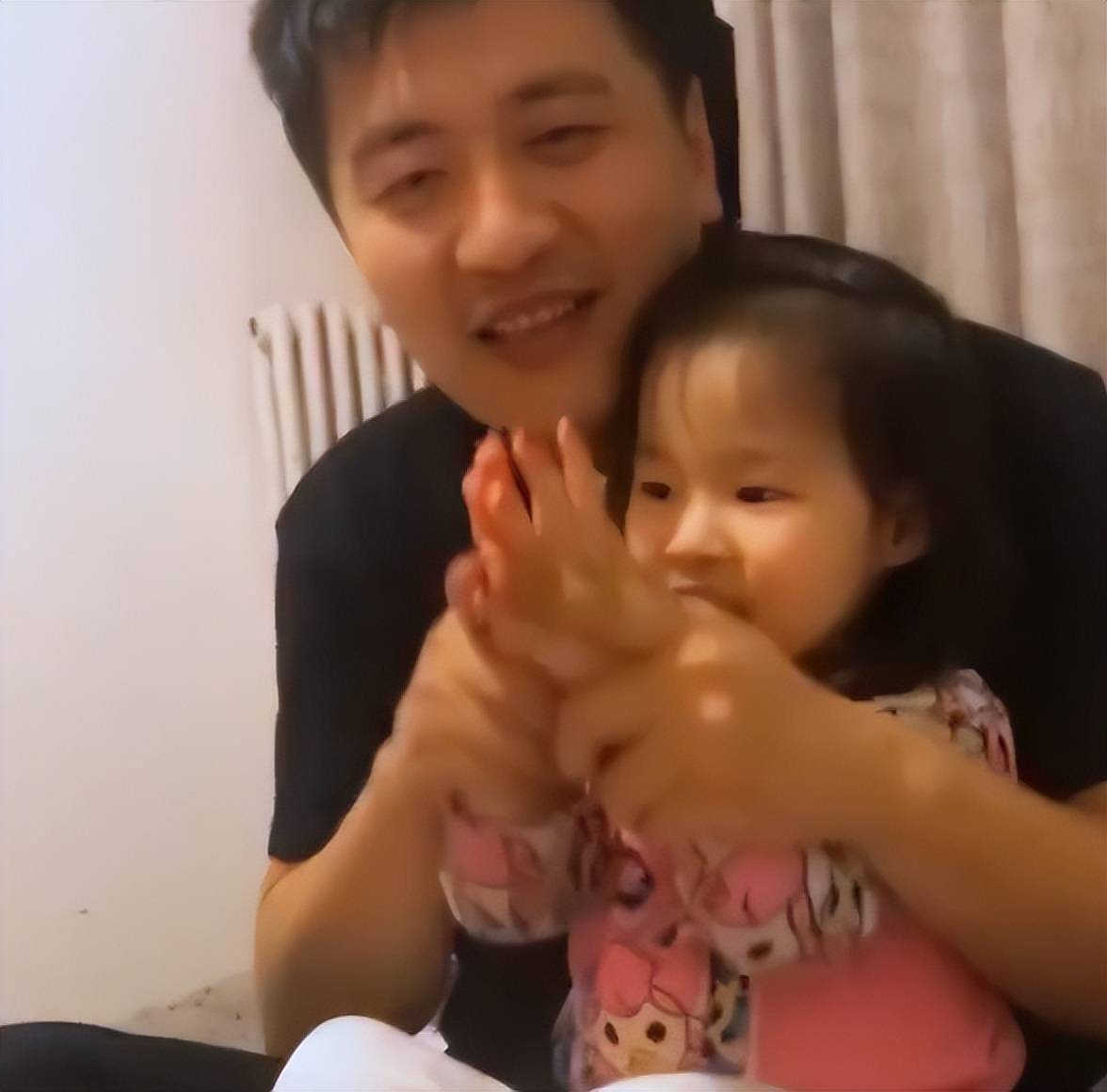 人走茶未凉！武亮带峰学蔚来员工陪张雪峰女儿过六一 - 5