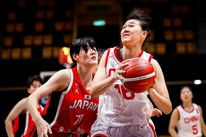 轰21+8！中国女篮16岁1米90前锋崛起：两届MVP进化扛大旗 - 4