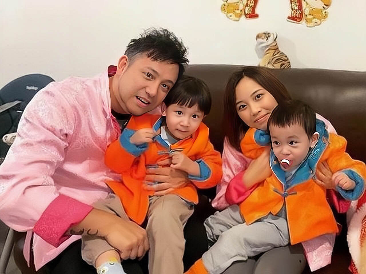 香港知名男星又传离婚，被妻子控诉立人设卖惨，两人已各走各路 - 9