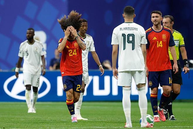 亚洲最惨队！沙特被西班牙狂轰22脚 险些输0-6 第5次在世界杯溃败 - 1