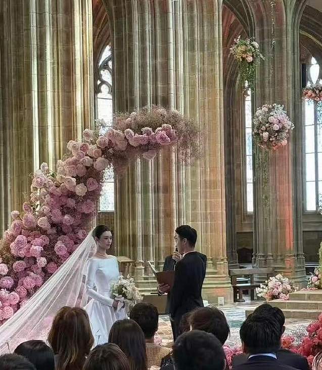 何猷君奚梦瑶婚礼路透照曝光!阔太感十足,姐姐何超莲送祝福 - 1
