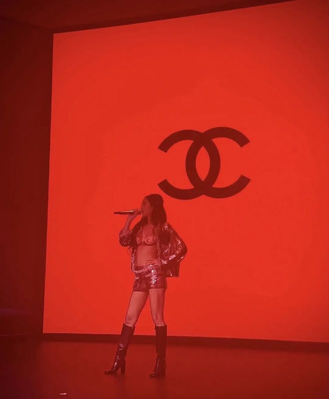 Jennie再封神，为何她每次造型都能“出圈”！ - 11