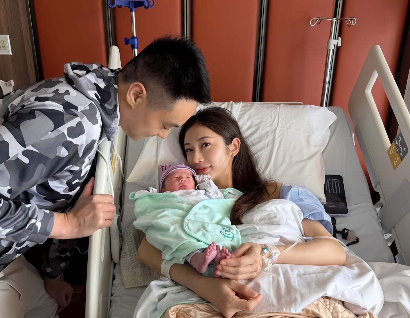 恭喜!TVB前知名女星宣布平安生子,带浓妆分娩偶像包袱重 - 4