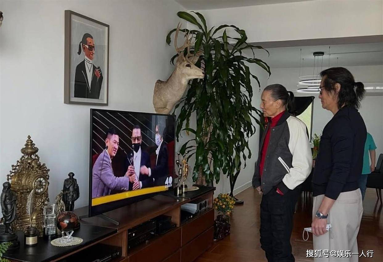 谢贤晚年居家照流出，摘下墨镜面容慈爱，亲友轮番探访豪宅，谢霆锋4名医护24小时待命 - 3