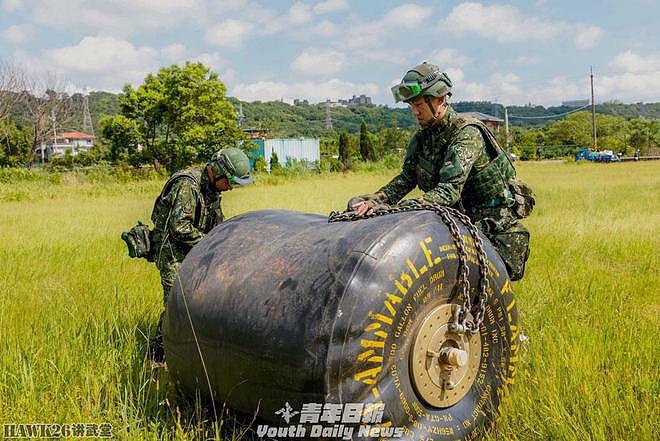 中国台湾地区航空补给保障训练 设立野战加油点 为直升机补充燃料 - 2