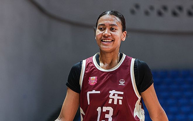 轰25+11！中国女篮20岁1米86混血前锋崛起：偶像是李梦 - 1