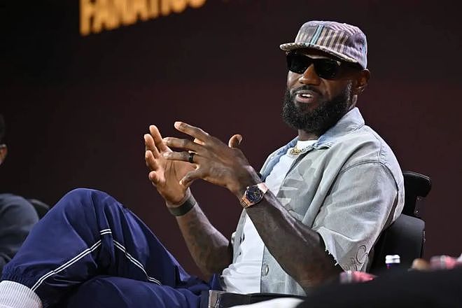 詹姆斯究竟在等什么？只有两支球队真正为他行动 多项传言被澄清 - 1