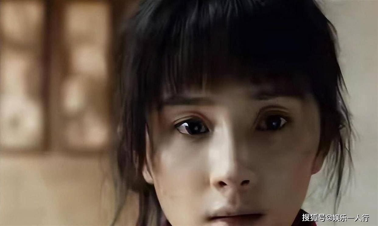 杨幂白玉兰2秒“黑脸”被骂输不起？先看白宇折给她的那朵白玉兰再说 - 8