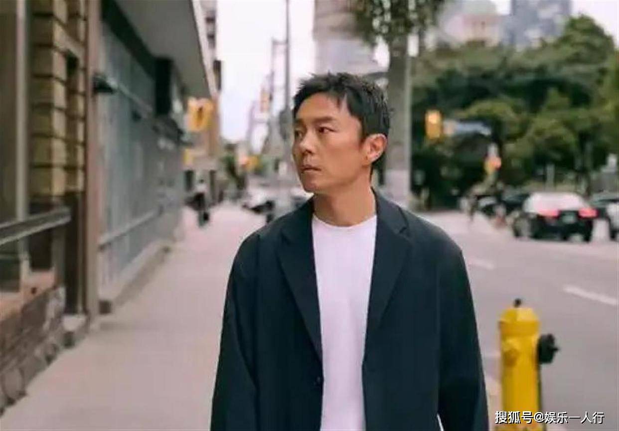 将李连杰置于脚下，被周润发五千劝退，现今成网剧的支柱 - 12