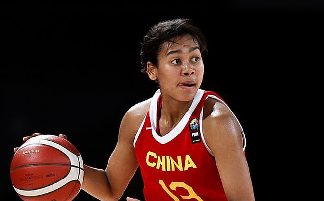 轰25+11！中国女篮20岁1米86混血前锋崛起：偶像是李梦 - 3