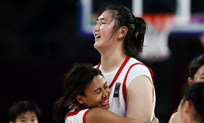 轰25+11！中国女篮20岁1米86混血前锋崛起：偶像是李梦 - 4
