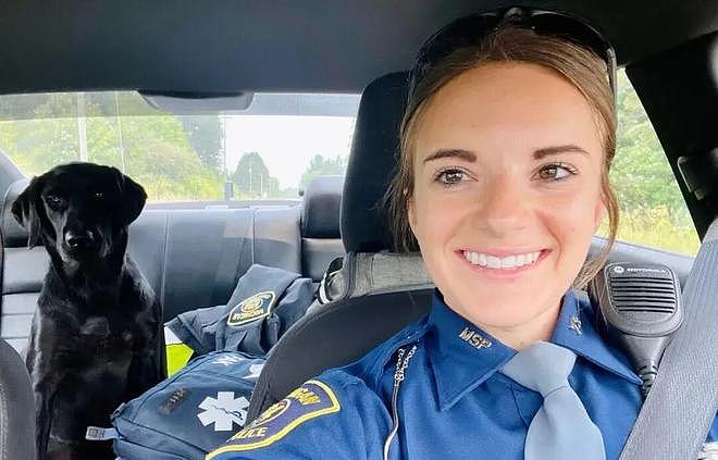 女警送一只流浪狗去收容所，结果一个没注意，把自己送成主人了！ - 1