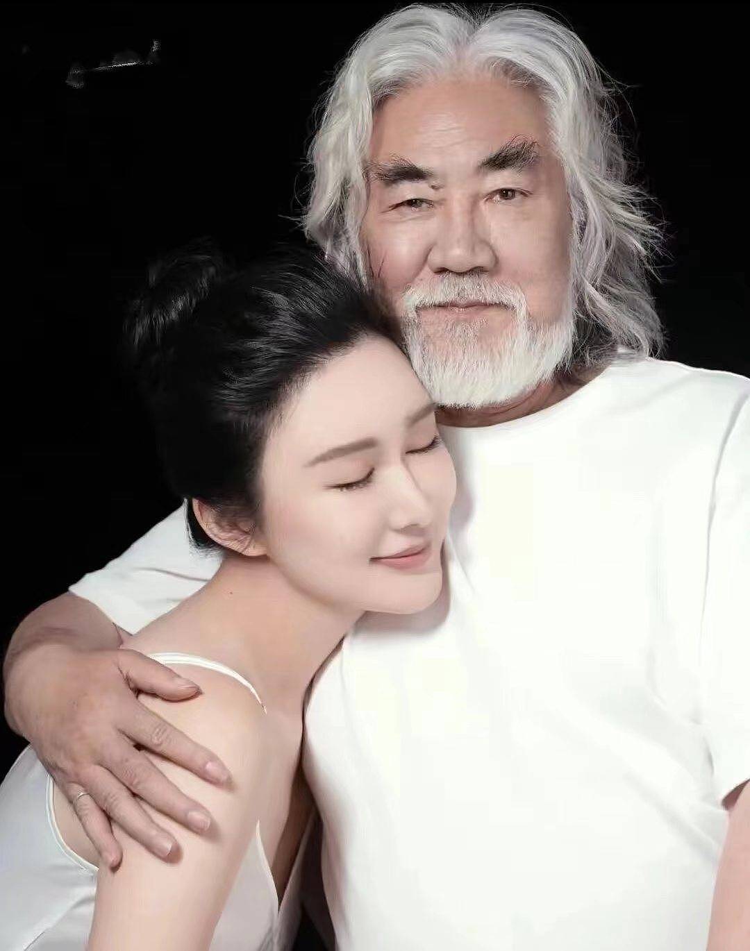 张纪中被曝婚内转移千万资产给小31岁现任，为爱剃掉30年胡子，转头向前妻“讨债” - 12