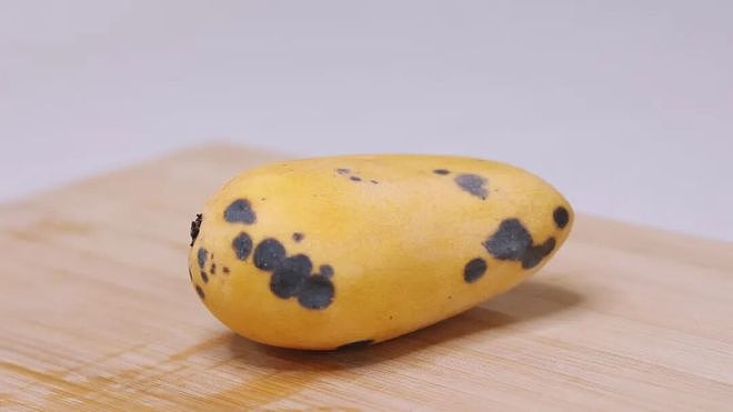俗话说“病从口入”，不想患上癌症，就要少吃2种易致癌的食物 - 2