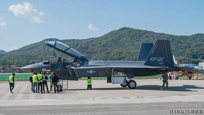 韩国KF-21双座战斗机进行试飞 空军参谋长亲自驾驶 评估操控性能 - 8