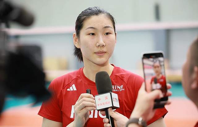 女排19岁暴力主攻！李晨瑄风格似王一梅，大力跳发时速近100公里 - 2