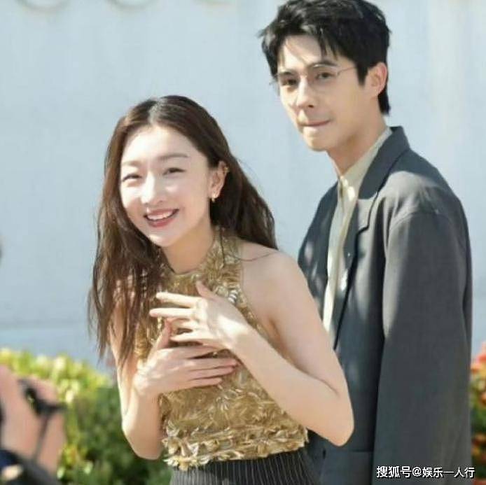 周冬雨话剧首演仅1天，遭网友怒批，难堪的一幕发生，了 刘昊然也被拉下水 - 6