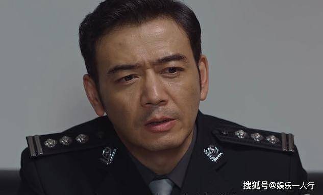 央视开年悬疑王炸预约破300万开播收视登顶！全员戏骨飙戏，唯独一人拉满全网争议 - 4