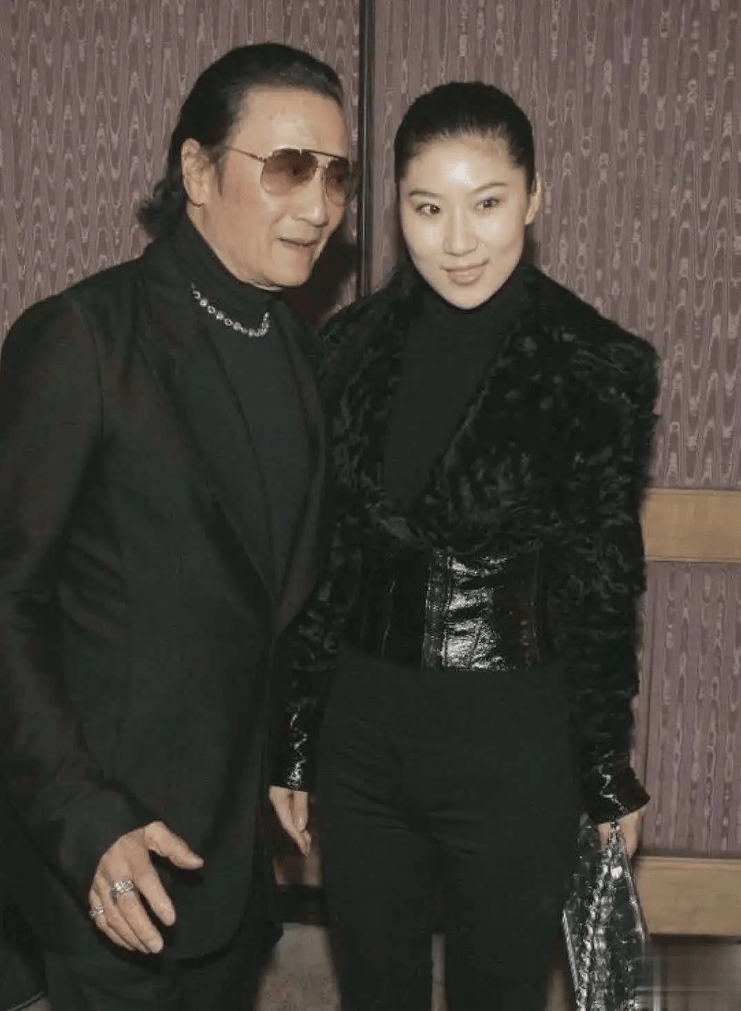 谢贤风流一生,初恋变心嫁人远走,和狄波拉离婚后找了小49岁女友 - 19