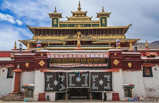 网友探寻桑耶寺手榴弹功德箱 还在供桌上 连贡品的位置都没有变化 - 6