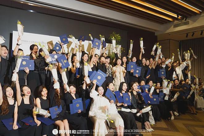 今年夏天「背心」流行这6套公式，太时髦了！ - 32