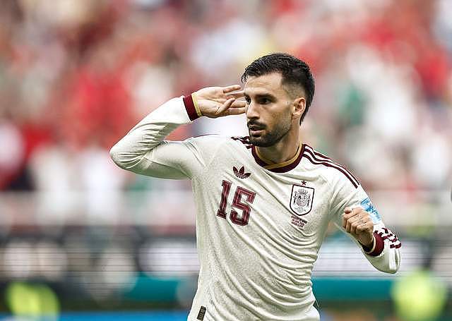1-0！世界杯夺冠热门第1出线：送乌拉圭出局 还帮了一把韩国 - 2