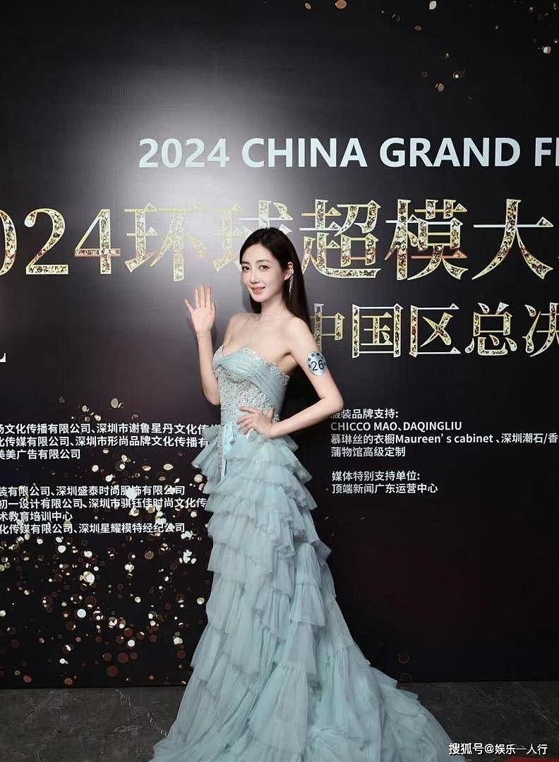不用凹造型就赢了:魏菁的骨相和176cm的衣架子底盘,才是时尚圈抢着拍的真相 - 24