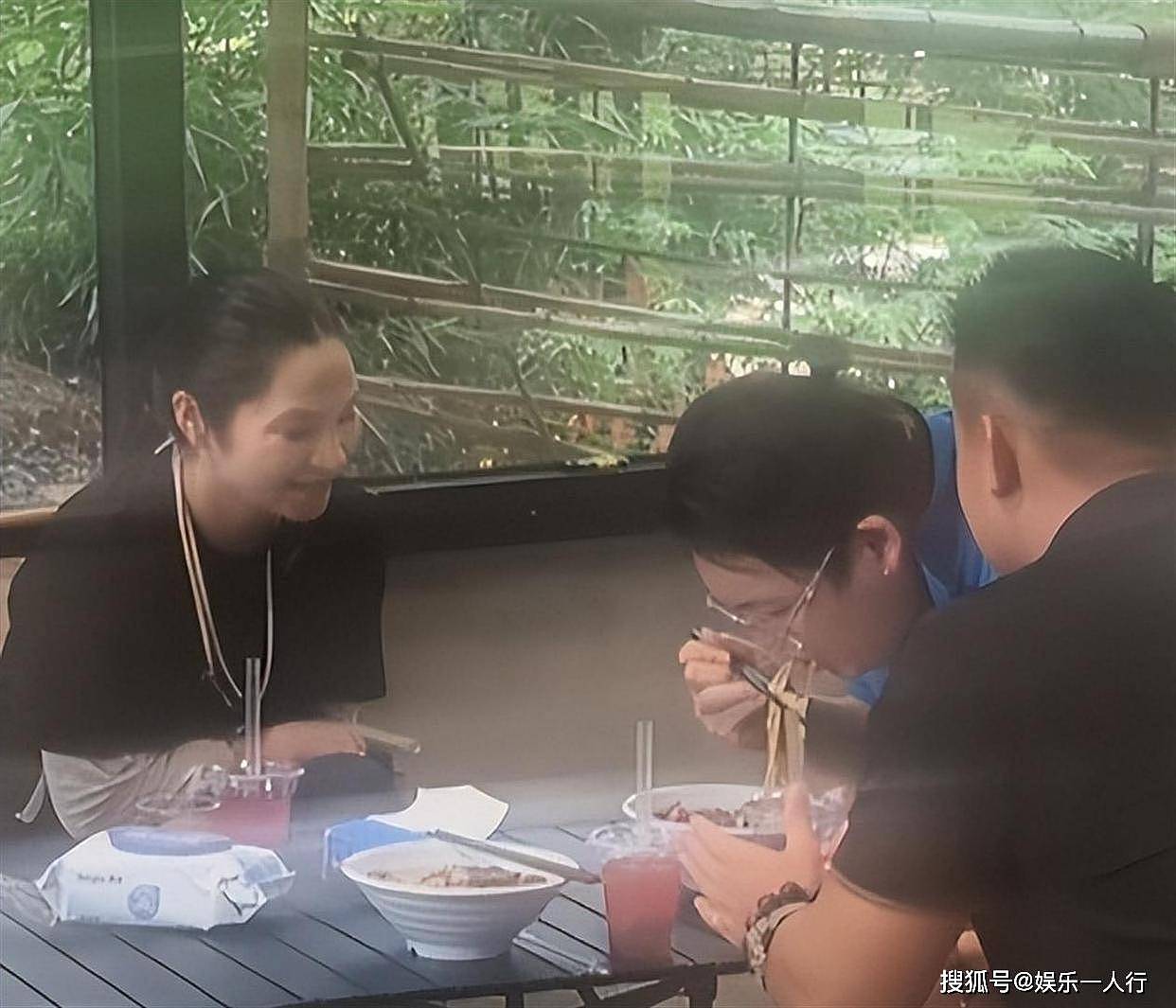 向佑安吉文旅翻车实录:12.7万人在线1小时砍半,被合伙好友坑到连哥哥刚挣的口碑都赔了 - 5