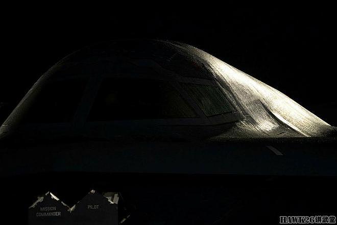 美军B-2隐形轰炸机从澳大利亚起飞 并与澳军加油机进行联合训练 - 7