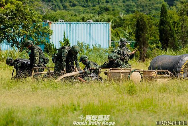中国台湾地区航空补给保障训练 设立野战加油点 为直升机补充燃料 - 4