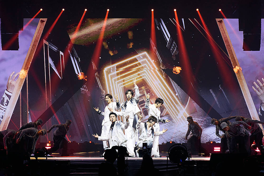 创造“售罄接力”纪录！EXO第六次单独巡演持续火爆进行中 EXO-L点亮“银色海洋” - 2