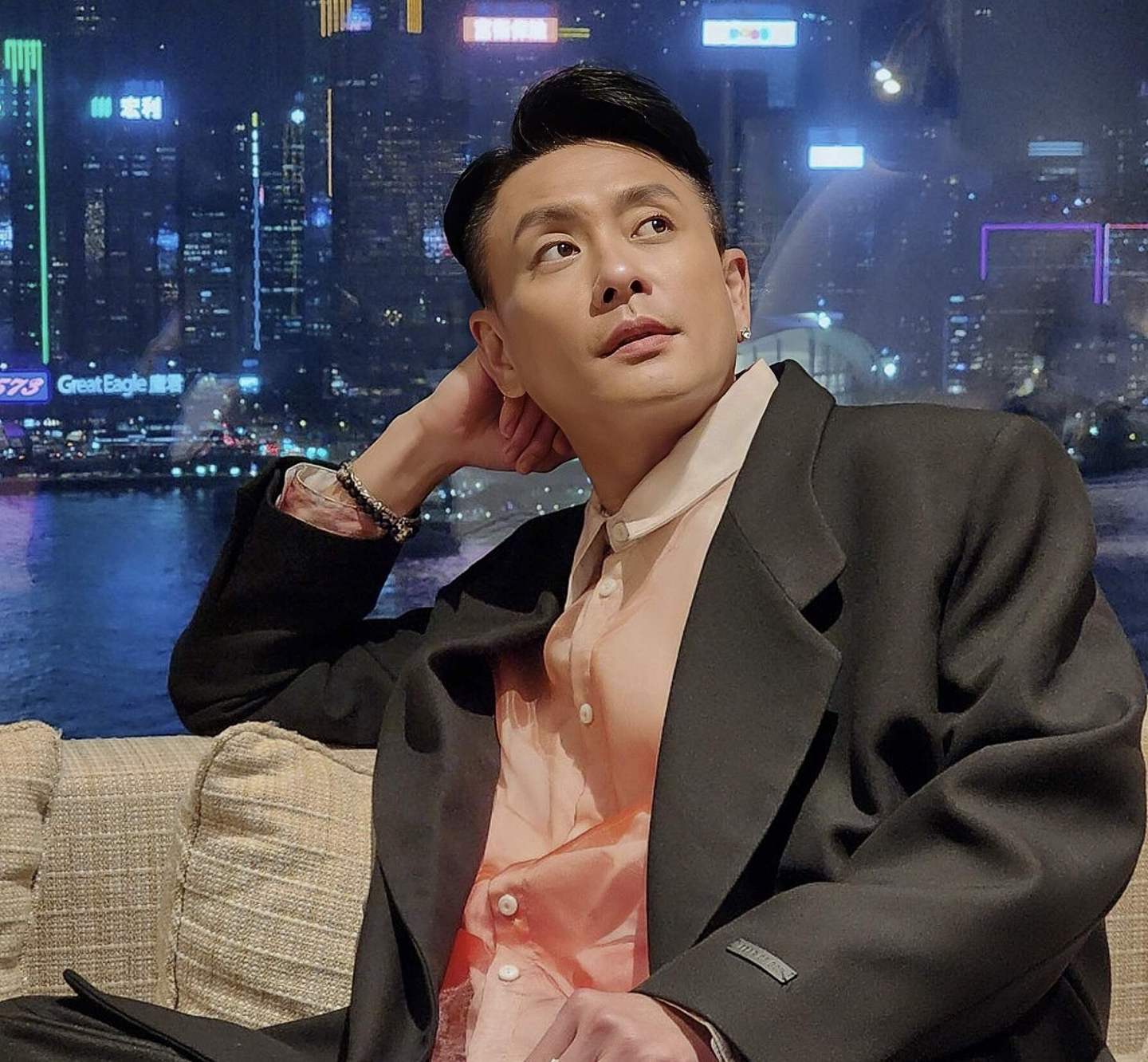 香港知名男星宣布不结婚，受父母离婚影响，在离世前会花光积蓄 - 5
