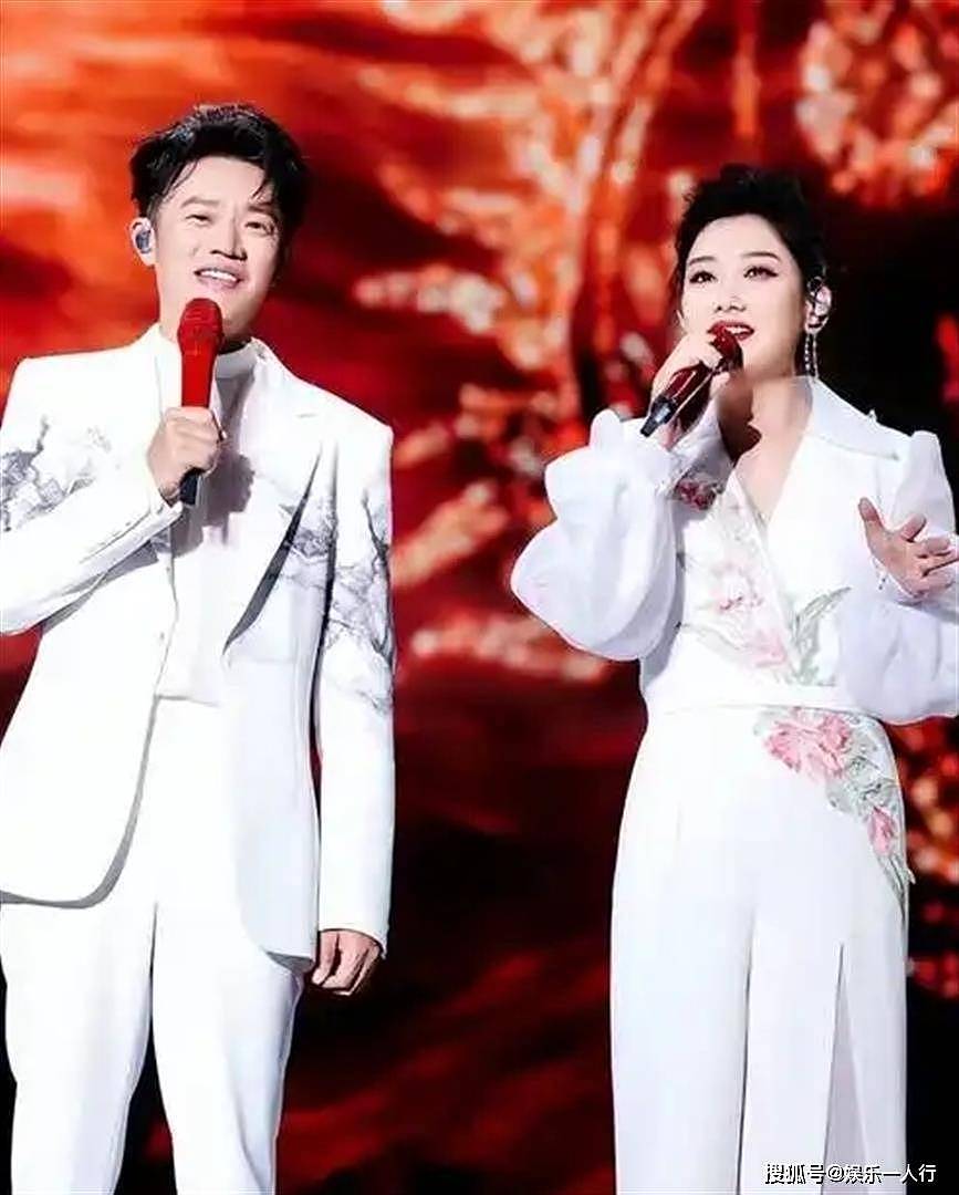 玲花消失的5个月：凤凰传奇五五分账27年，终究是女方先为男方的错买了单 - 30