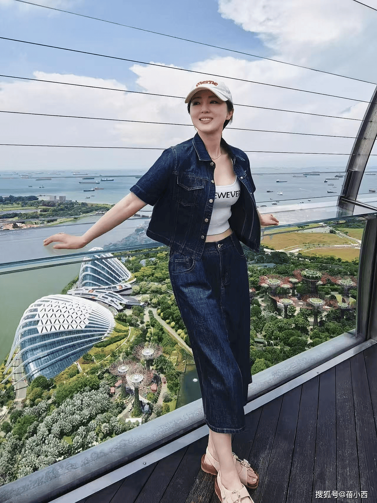“董璇”带火了一种夏天新穿搭：T恤叠穿吊带裙+牛仔裤，高级洋气 - 8