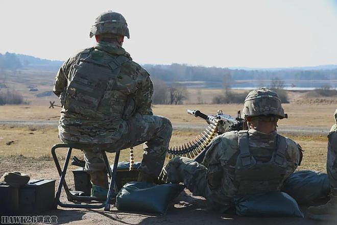 美国第77野战炮兵团射击训练 激光测距仪发挥M2A1机枪最大威力 - 1