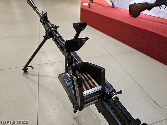 俄罗斯军事历史博物馆展出珍贵的DP原型枪 采用“歪把子”弹斗 - 11