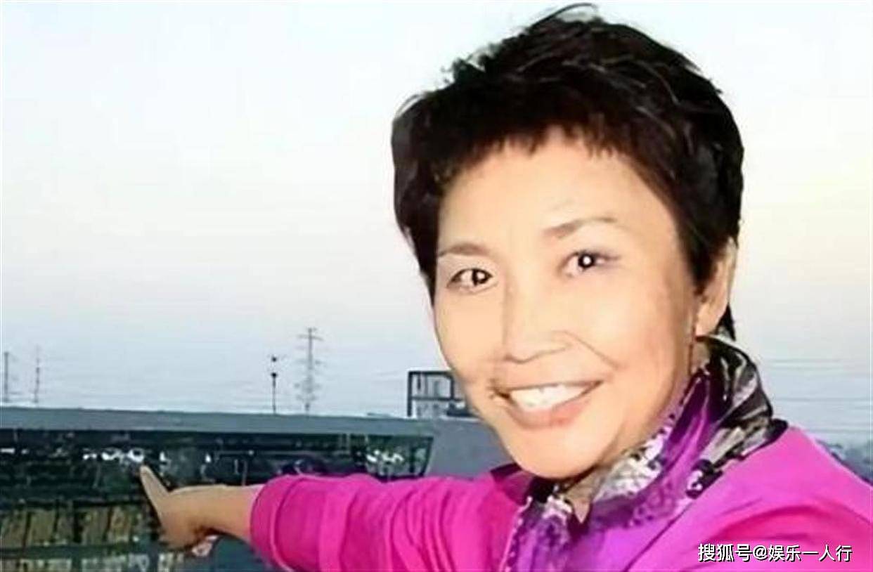 宁辛：22岁母逝父瘫，与丈夫分居22年无孩，她把“苦”字刻进了名字里 - 18