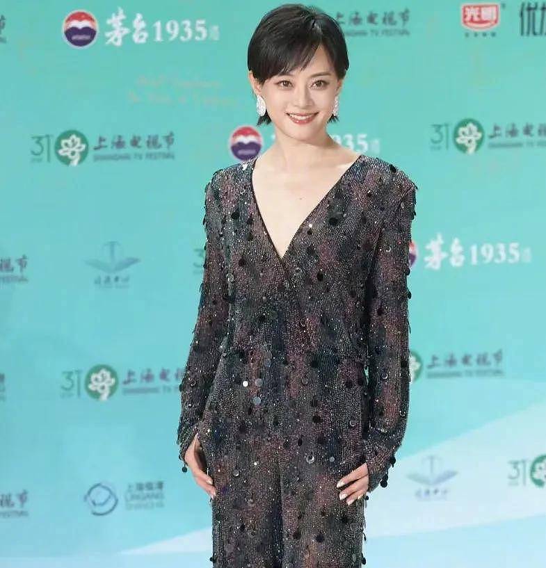 白玉兰奖红毯生图来了！杨幂脸上凸起一条线，杨紫用力过猛妆太浓 - 8
