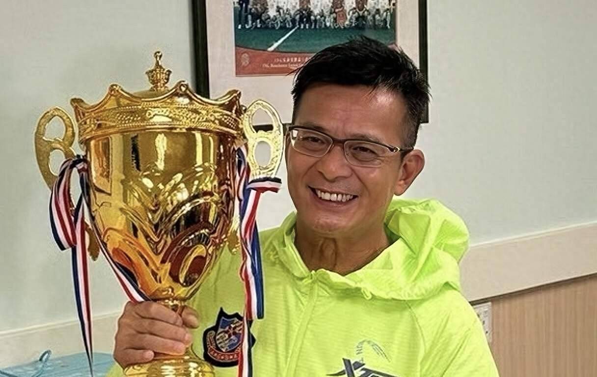 香港知名演员在街上抽烟被拍,宣布退出娱乐圈,丧妻六年至今单身 - 1