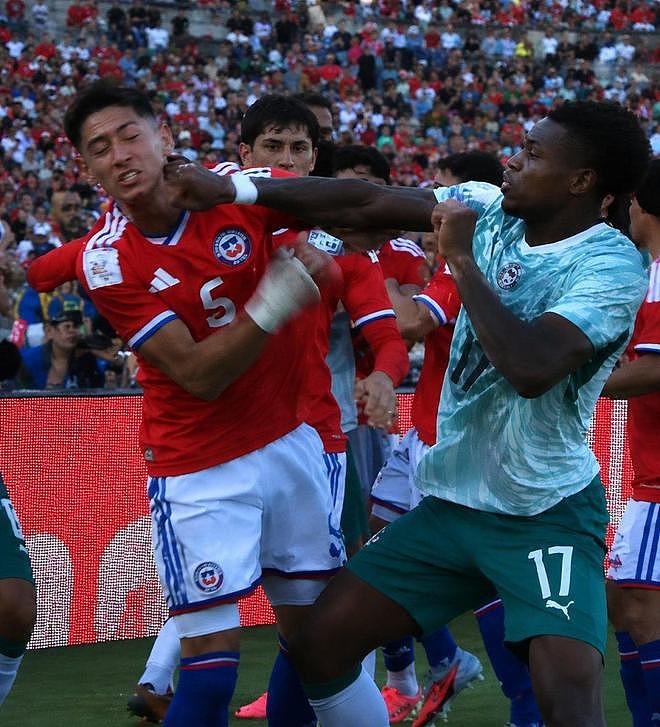 葡萄牙热身赛打架 5000万飞翼5次怒推+拳击对手染红 恐遭FIFA追罚 - 6