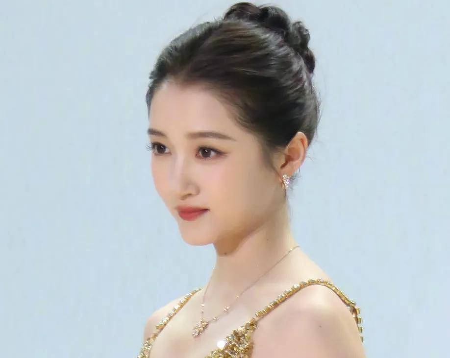白玉兰奖红毯生图来了！杨幂脸上凸起一条线，杨紫用力过猛妆太浓 - 18