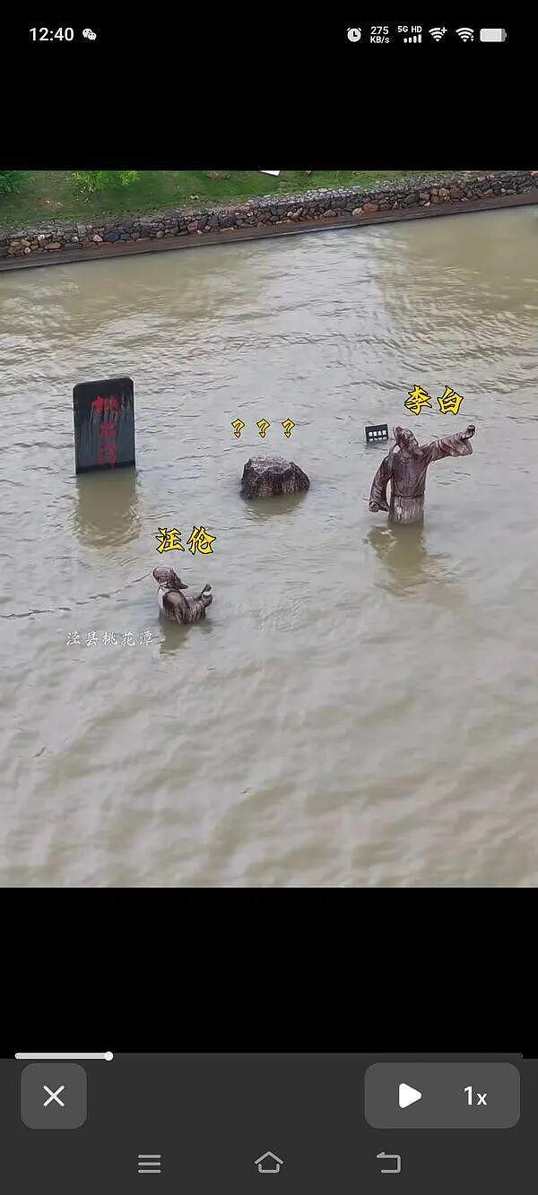 女生街边练习一字马又玩出新高度，这都变成P字马了不会受伤吗? - 14