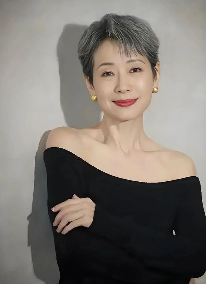 女人老了别只追求“驻颜有术”了，3个变美小技巧，做好1个就洋气 - 8