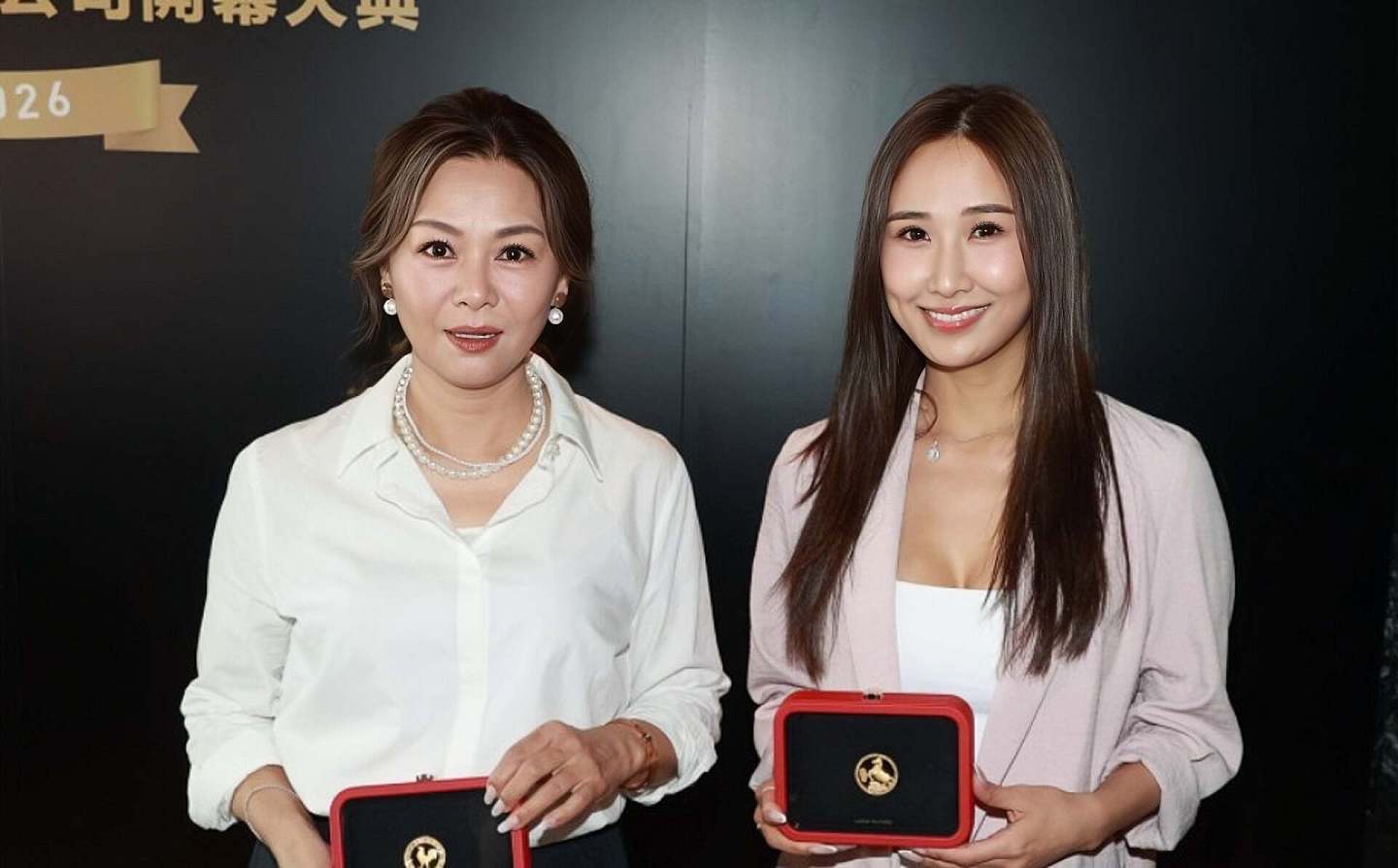 香港知名女星突然宣布复出,退圈三十几年,移民新西兰低调离婚 - 4