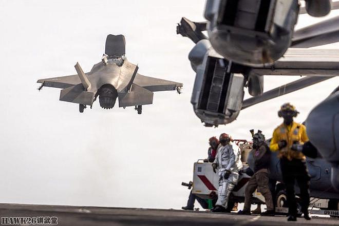 美国“拳击手”号两栖攻击舰飞行训练 F-35B隐形战斗机频繁起飞 - 1