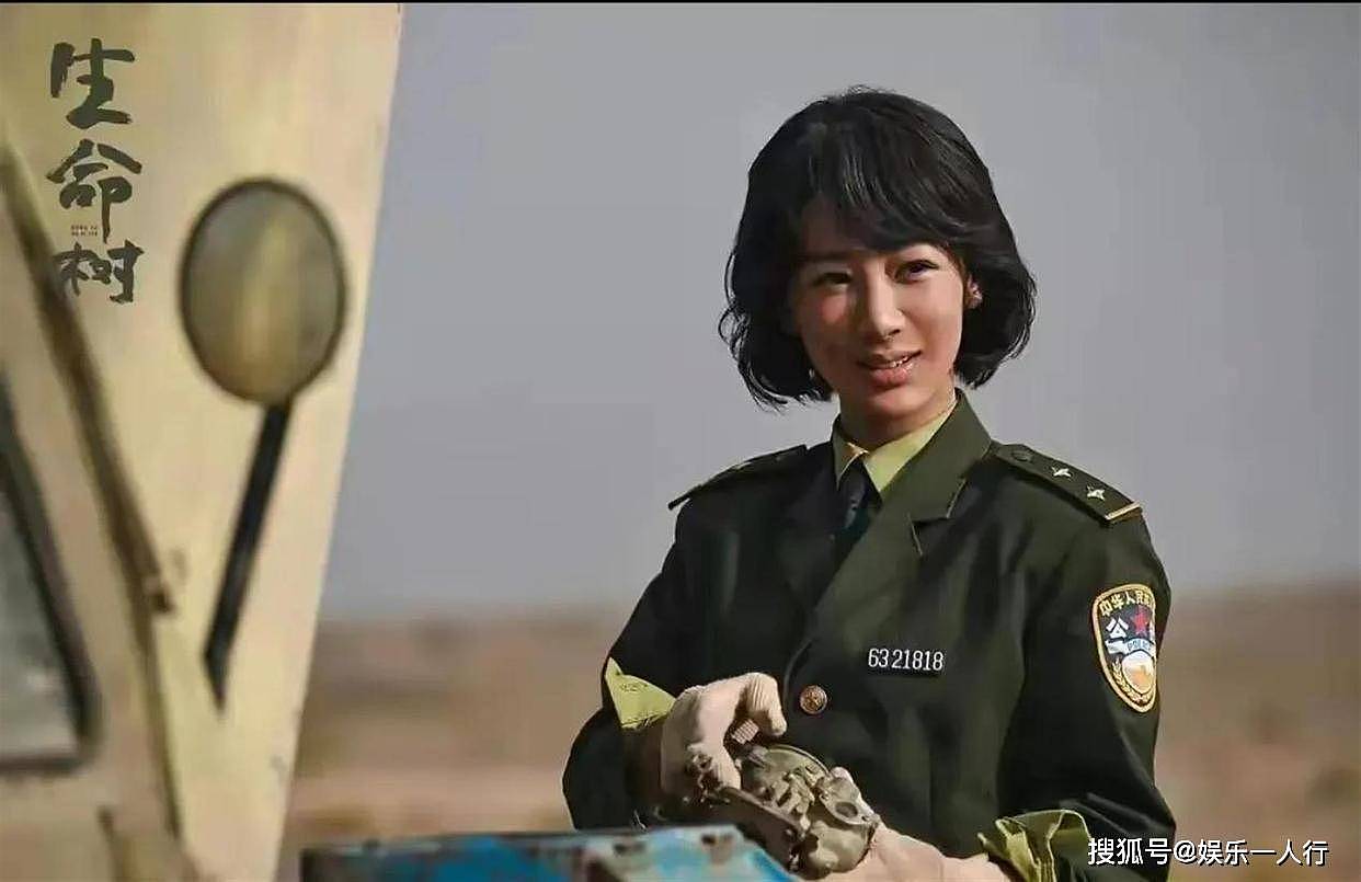 当年被宋丹丹劝“长这样别演了”的杨紫，拿了白玉兰视后第一句喊爸妈 - 8