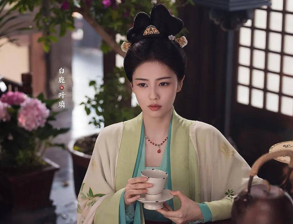 白鹿职称评选细节曝光，和嘎子一起当上三级演员，网友要求公示 - 1